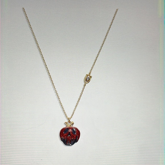 🍎DISNEY X COACH POISON APPLE NECKLACE 🍎 NWT 🍎 - Picture 8 of 8
